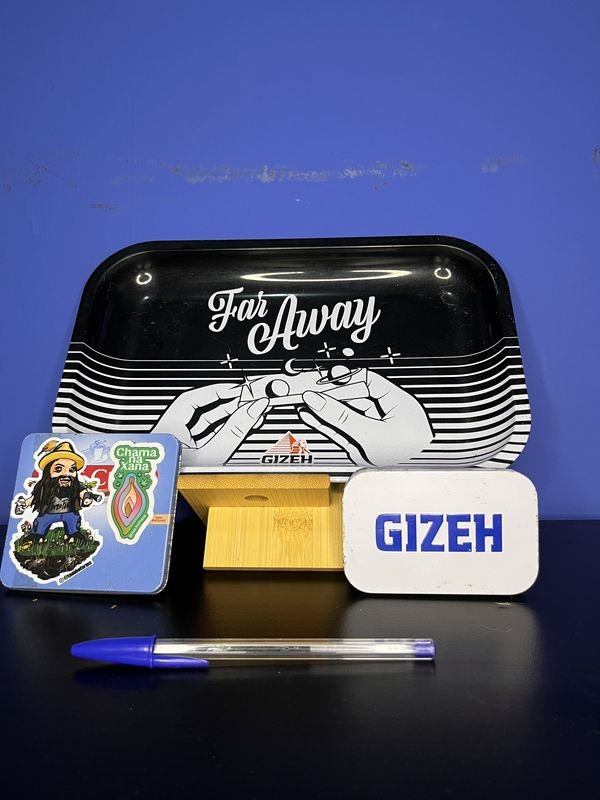 Lote siguiente: Set de latas de guardado con accesorios