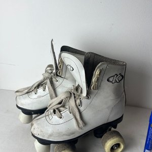Par de Patines Clásicos Blancos para Niño, Talle 32 - imagen 2