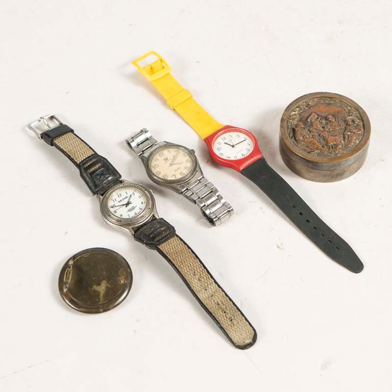 Lote anterior: Cofre con relojes y accesorios