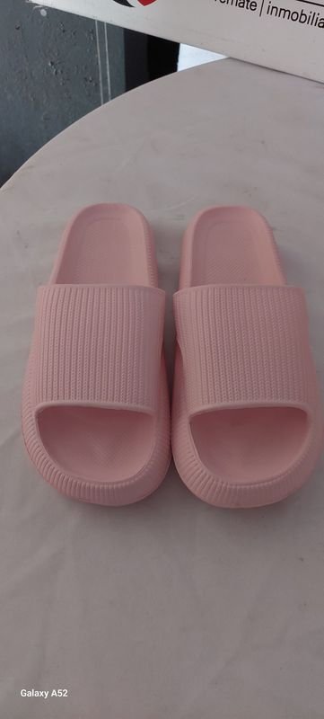 Zapatillas rosadas de talla 40-41 - imagen 2