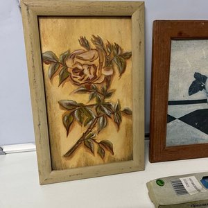 Lote de 10 piezas: cuadros decorativos, termo, jarra, teclado y más - imagen 9