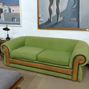 Sofá de 2 Cuerpos Tapizado en Tela Verde con Apliques de Ratan - imagen 3