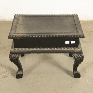 Lote anterior: Banqueta Baúl Estilo Reina Ana Negro con Interior Rojo