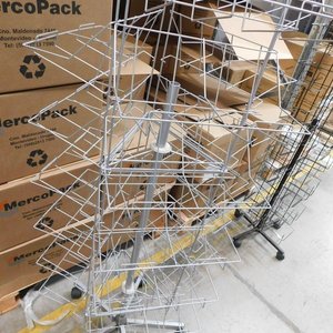 Exhibidor metálico para comercio - imagen 4