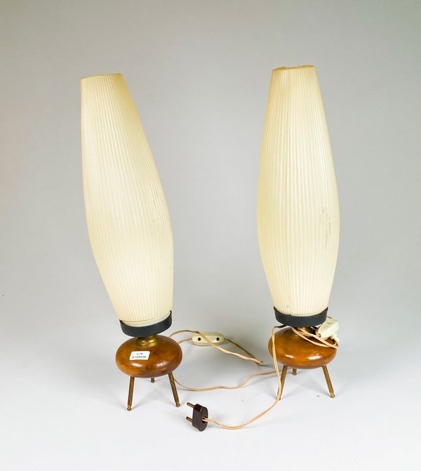 Lote siguiente: Lámparas de madera con pantallas acrílicas