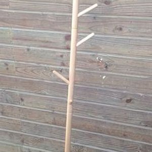 Lote anterior: Perchero de Pie Desarmable en Madera Clara