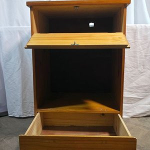 Cómoda pequeña de madera maciza con cajón y estantes - imagen 3