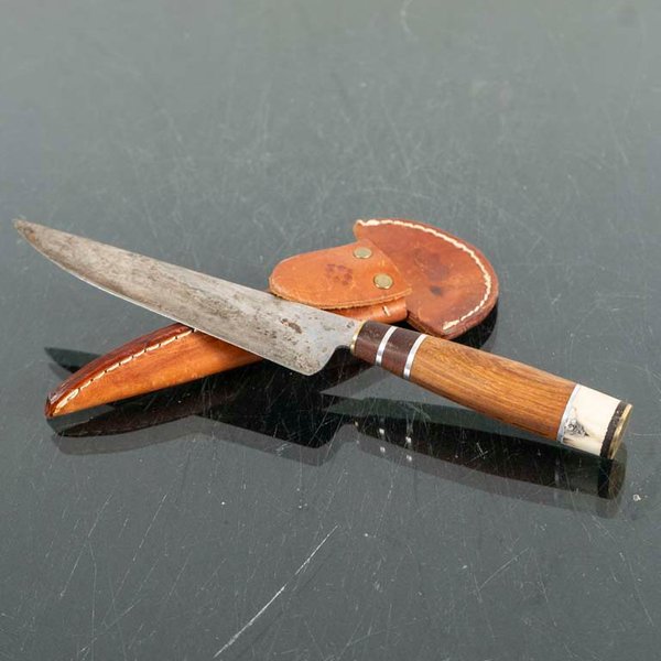 Cuchillo Artesanal con Mango de Madera y Vaina de Cuero