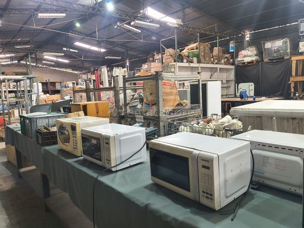 Microondas y otros electrodomésticos en remate