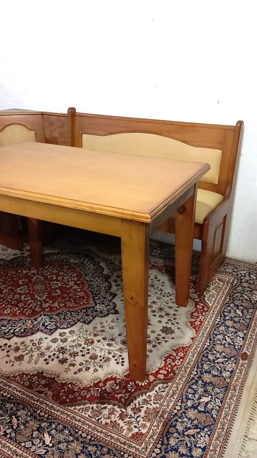 Esquinero tapizado beige en madera y mesa haciendo juego lustre claro - imagen 3