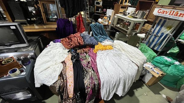 Lote de Ropa y Textiles Variados - imagen 1