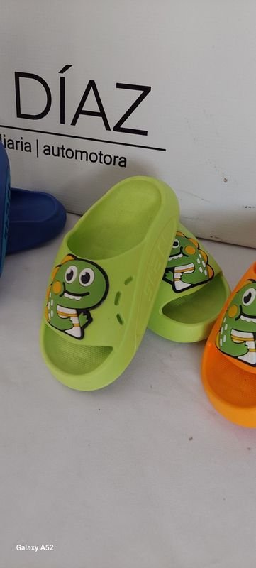 Calzado infantil con personajes de dibujos animados - imagen 3