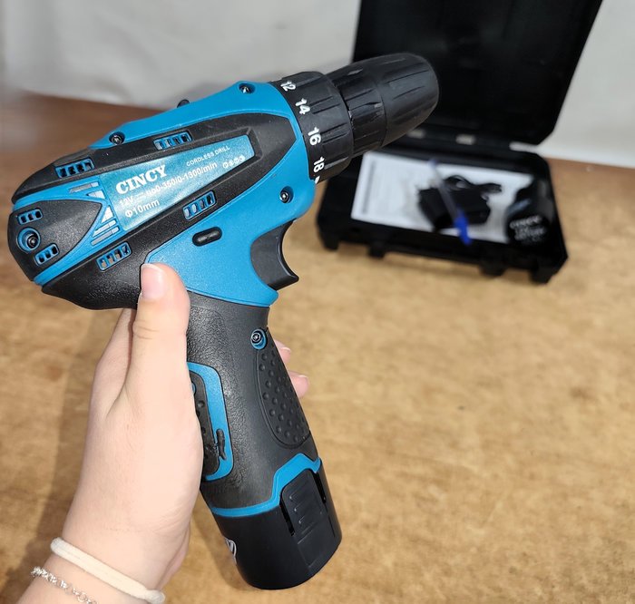 Lote siguiente: Taladro recargable de 12V con baterías de litio