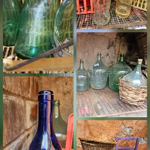 Lote siguiente: Lote de Botellas Antiguas de Vidrio y Cestas de Mimbre