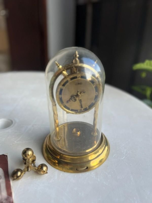 Reloj Alemán Antiguo con Cúpula Removible - imagen 3