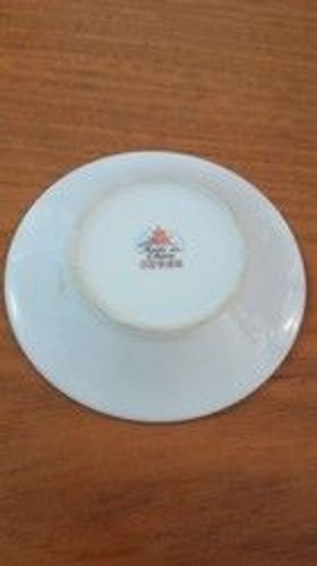 Platos de porcelana con patrón floral - imagen 3