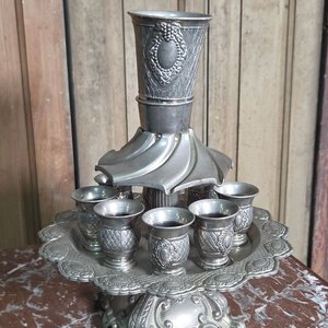 Fuente de Vino Plateada con 6 Vasos Estilo Antiguo - imagen 4