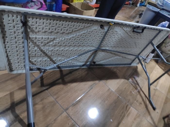 Mesa plegable para exterior en PVC, estructura metálica - imagen 3