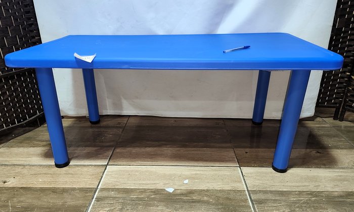 Mesa Infantil Azul PVC Reforzada con Patas Metálicas - 120x60cm