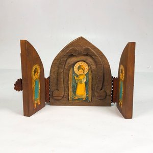 Tríptico Religioso Abatible en Madera con Figuras Infantiles - imagen 2