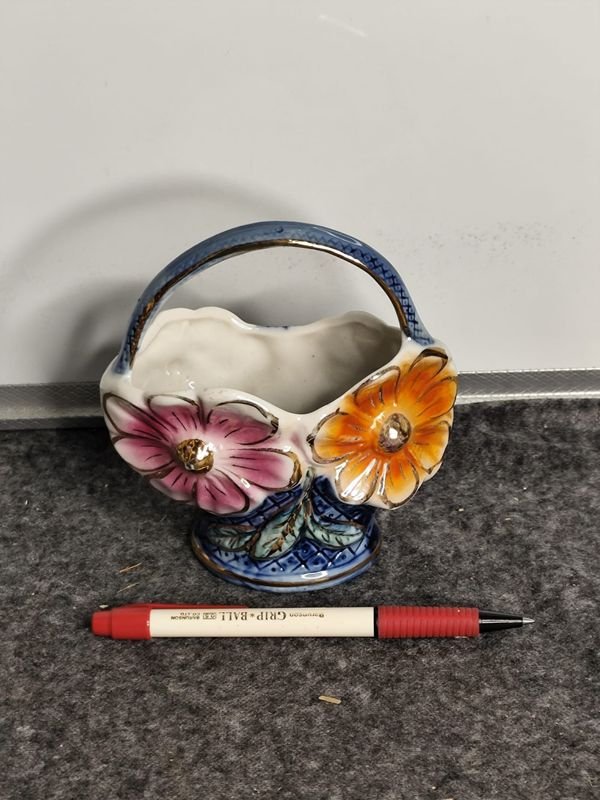 Canasta Decorativa de Porcelana Esmaltada con Flores y Detalle Numerado