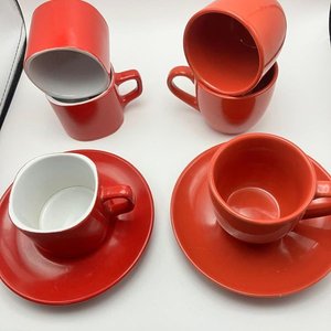 Juego de 6 Tazas de Café con 2 Platos de Cerámica Roja Vibrante - imagen 2
