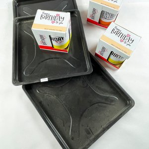 Set de 3 Tazas "Happy Birthday" y 3 Asaderas Negras - imagen 2