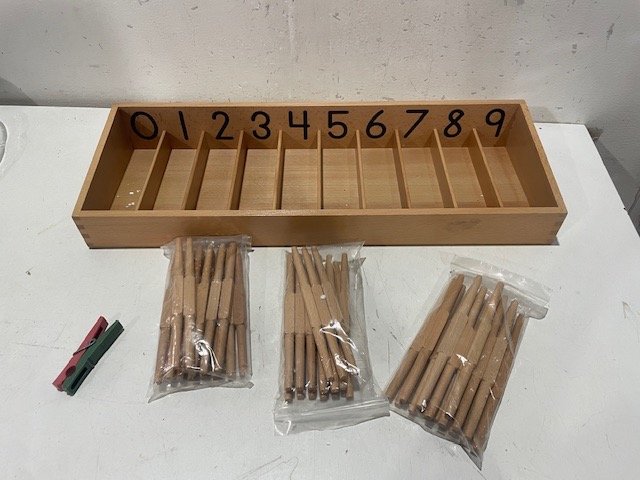 Caja Montessori para varilas de conteo