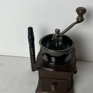 Lote anterior: Molinillo de Café Manual de Madera con Cajón