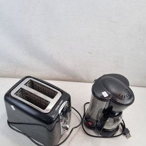 L 386 - Set De 2 Piezas - Practico set de cocina con cafetera de filtro marca Cuori y tostadora Black+Decker para 2 panes (La cafetera funciona / La tostadora no enciende) - imagen 4