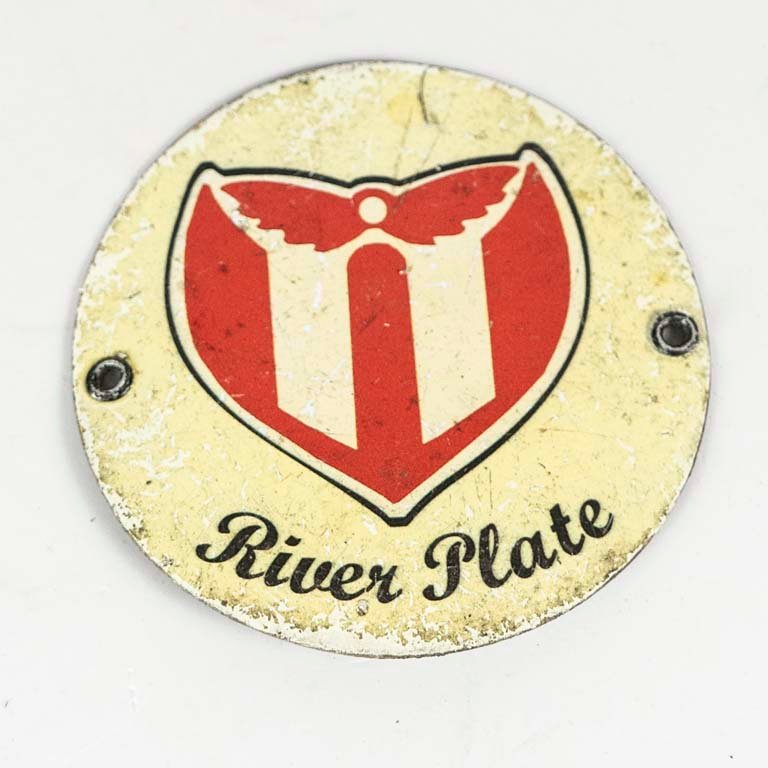 Lote anterior: Escudo de River Plate de chapa litografiada