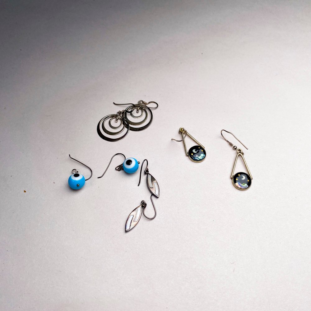 Lote siguiente: Colección de caravanas y joyas en plata