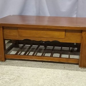Lote anterior: Mesa de Madera Enchapada con Cajón