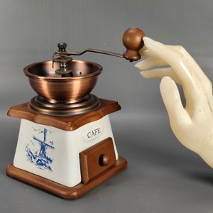 Molinillo de Café Vintage en Porcelana, Madera y Metal con Diseño Azul - imagen 5