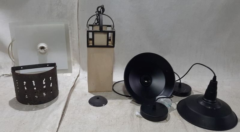 Lote siguiente: Iluminación de Arte con Accesorios de Luces