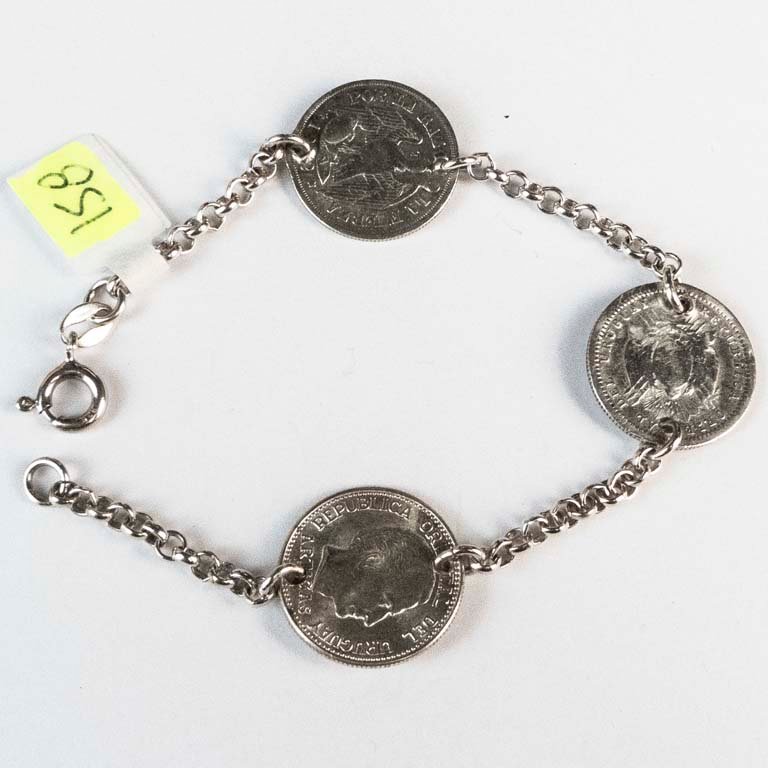 Lote siguiente: Pulsera de plata con monedas