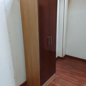 Placard de una puerta con estantes interiores - imagen 2