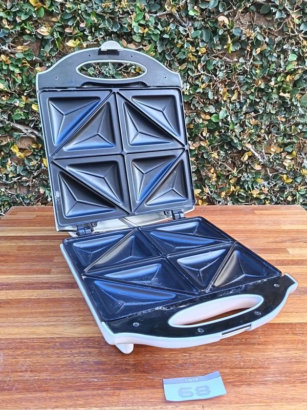 Sandwichera Eléctrica Eüpa TSK-2041 Blanca en Caja Original