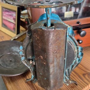 Balanza Antigua de Cocina con Plato Metálico Ornamentado - imagen 6