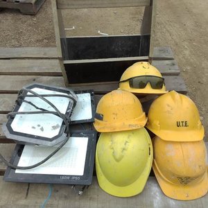 Lote siguiente: Lote de 5 Cascos de Seguridad, 3 Focos LED y Caja de Herramientas