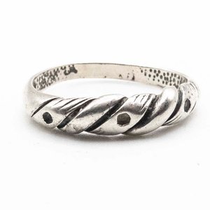 Lote anterior: Anillo de Plata con Detalles y Faltantes de Piedras