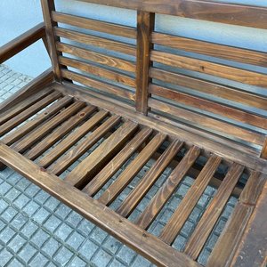 Sofá de Madera para Dos Cuerpos con Detalles de Uso - imagen 7