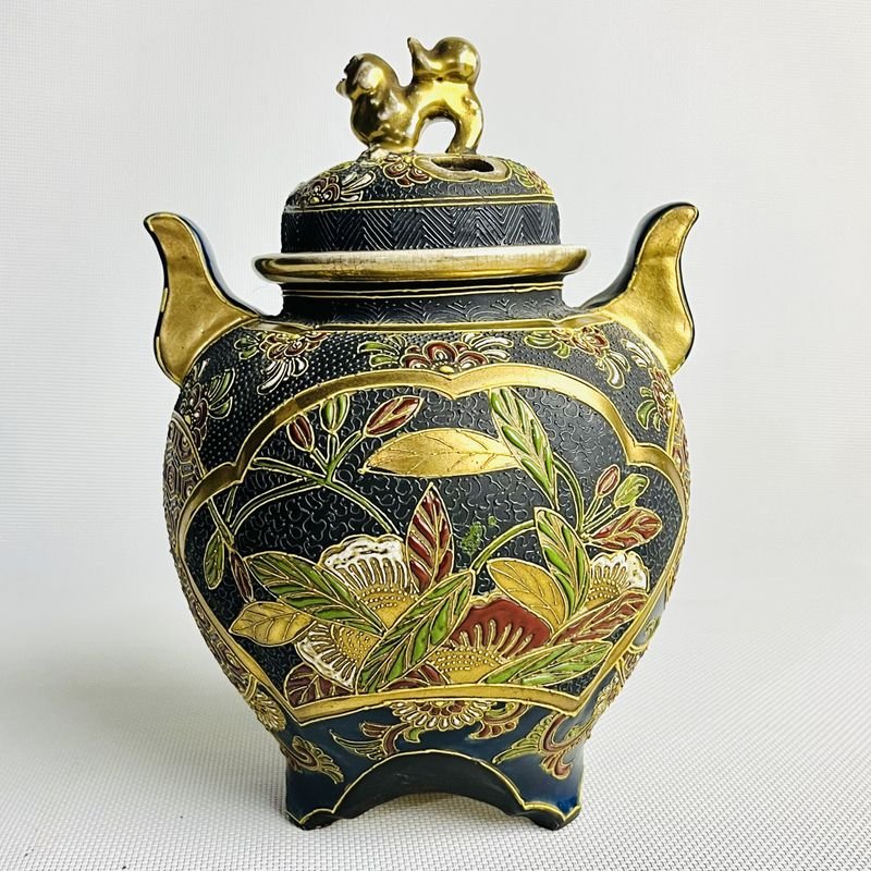 Lote anterior: Sahumerio Satsuma muy antiguo decorado con oro restaurado - Vaso de porcelana