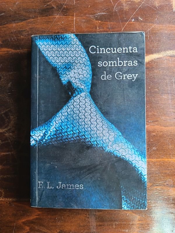 Libro "Cincuenta Sombras de Grey" de E. L. James - imagen 1