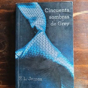 Libro "Cincuenta Sombras de Grey" de E. L. James - imagen 1