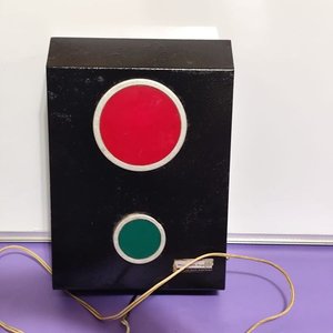 Antiguo Sorteador de Persona con Luz Roja y Verde, Aprox. Años 50 - imagen 1