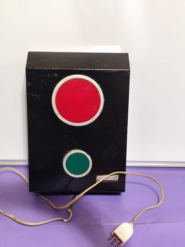 Antiguo Sorteador de Persona con Luz Roja y Verde, Aprox. Años 50