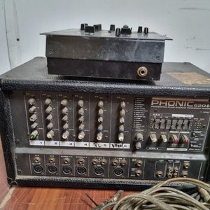 Consola de Sonido Phonic con Parlantes y Micrófonos - imagen 4