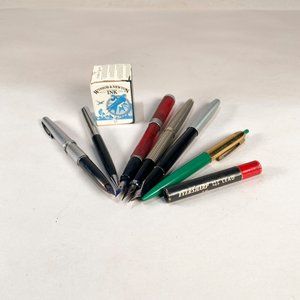 Lote siguiente: Lote de 8 Bolígrafos y Frasco de Tinta Winsor & Newton