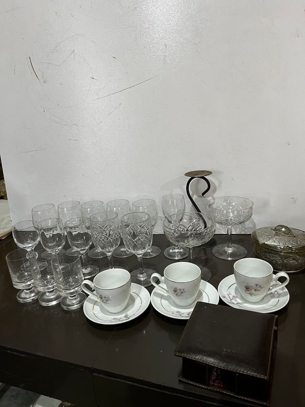 Colección de vidrio y cerámica para decoración y uso